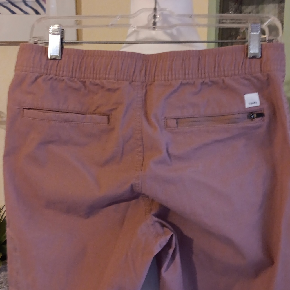 Vuori Cotton Joggers. The Rise. The Shine. Athleisure. - Picture 7 of 12